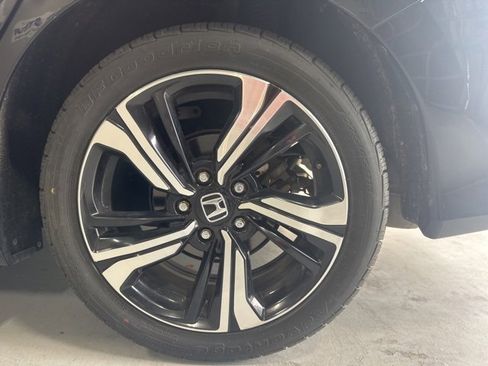 Used 2017 Honda Civic Touring image 9