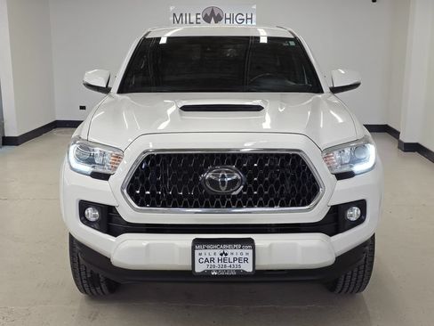 Used 2018 Toyota Tacoma TRD Sport w/ Technology Package AWD/4WD image 2