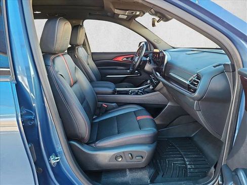 Used 2025 Chevrolet Traverse RS image 24