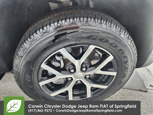 Used 2023 Jeep Grand Cherokee L Limited image 36