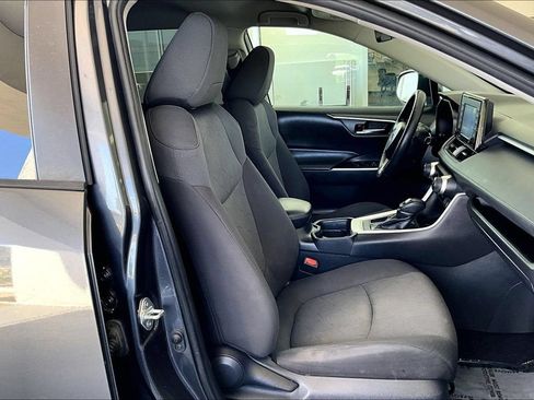 Used 2021 Toyota RAV4 XLE w/ XLE Grade Weather Package FWD image 29