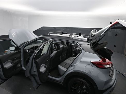 Used 2024 Nissan Kicks SR w/ SR Premium Package image 17