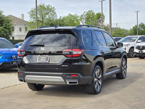 Used 2025 Honda Pilot Touring image 6