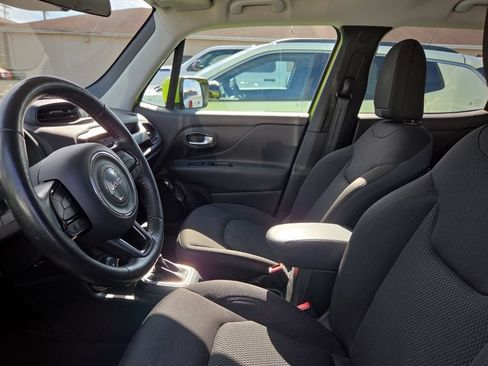 Used 2018 Jeep Renegade Altitude w/ UConnect 8.4 Nav Group AWD/4WD image 25