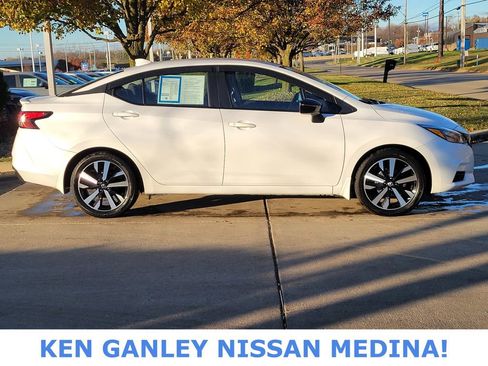 Used 2022 Nissan Versa SR w/ Convenience Package image 2