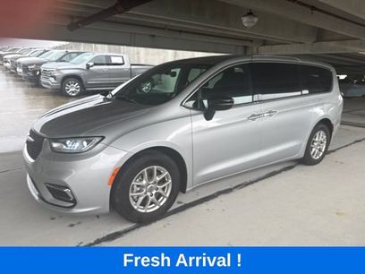 Used 2024 Chrysler Pacifica Touring