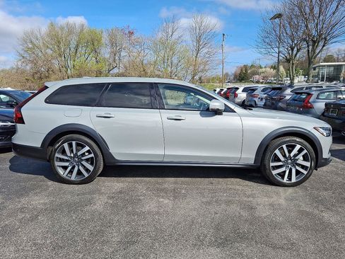 Certified 2025 Volvo V90 B6 Cross Country Ultra AWD/4WD image 7