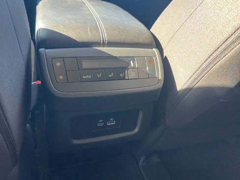 Used 2024 Nissan Pathfinder SV image 8