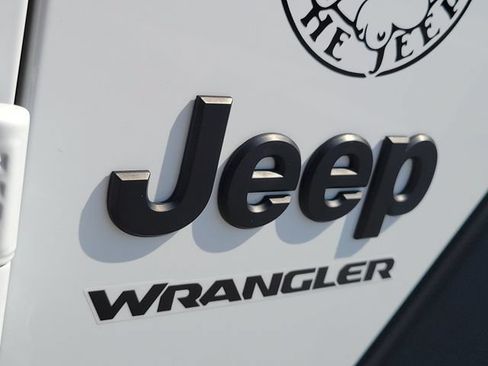 Used 2022 Jeep Wrangler Sport AWD/4WD image 11