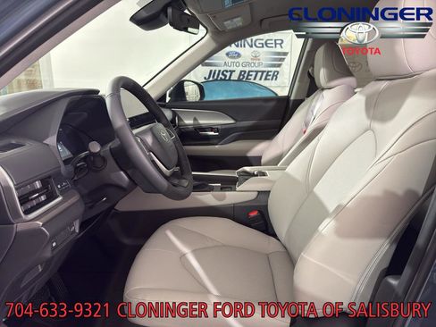 New 2026 Toyota Grand Highlander XLE image 18