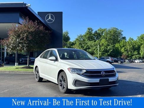 Used 2023 Volkswagen Jetta SE w/ Panoramic Sunroof Package FWD image 1