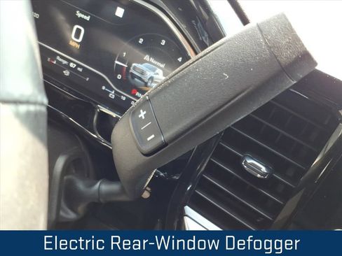Certified 2022 GMC Sierra 1500 SLT AWD/4WD image 9