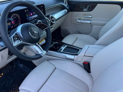 New 2025 Mercedes-Benz GLB 250 4MATIC image 13