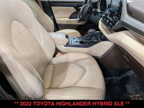 Used 2022 Toyota Highlander XLE image 29