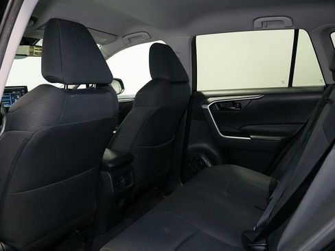 Used 2021 Toyota RAV4 LE AWD/4WD image 19