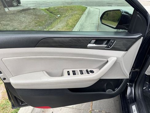 Used 2018 Hyundai Sonata Limited w/ Cargo Package FWD image 12