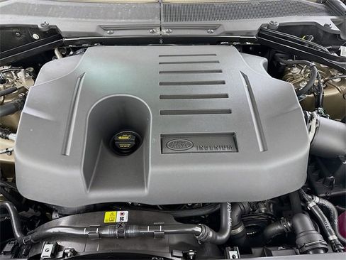 Used 2025 Land Rover Defender 110 S image 32