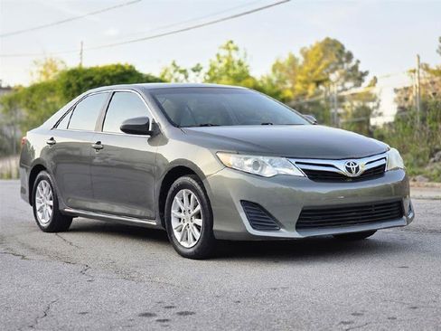 Used 2012 Toyota Camry LE image 9
