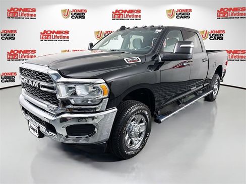 Used 2024 RAM 2500 Tradesman w/ Chrome Appearance Group image 13
