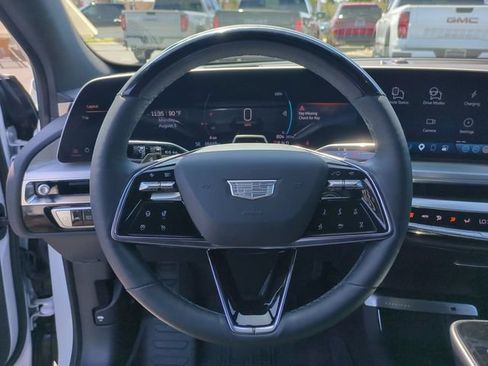 Used 2025 Cadillac Lyriq Luxury w/ LPO, Floor Liner Package AWD/4WD image 12