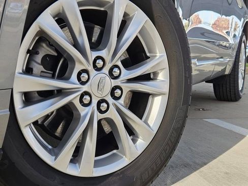 New 2025 Cadillac XT6 Luxury image 8