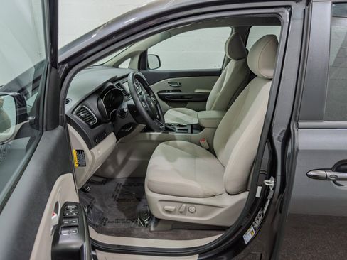 Used 2019 Kia Sedona LX FWD image 11