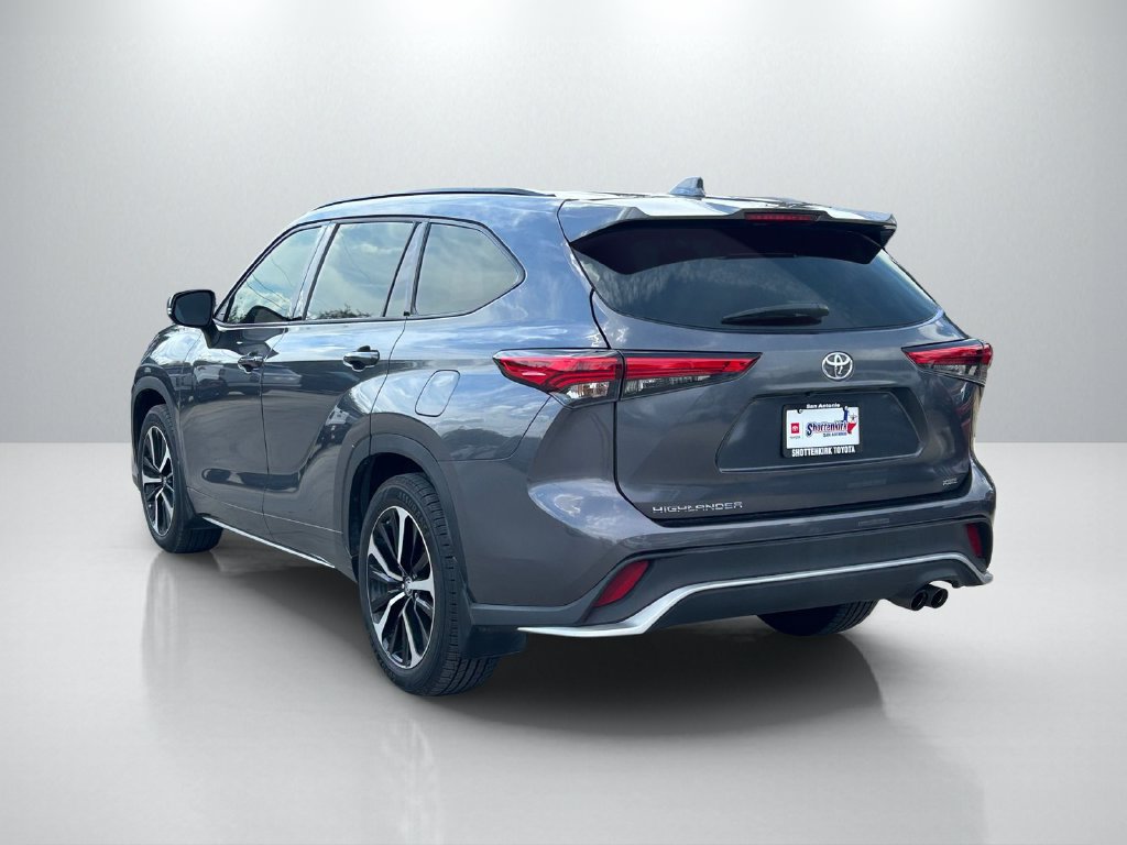 Used 2022 Toyota Highlander XSE FWD image 7