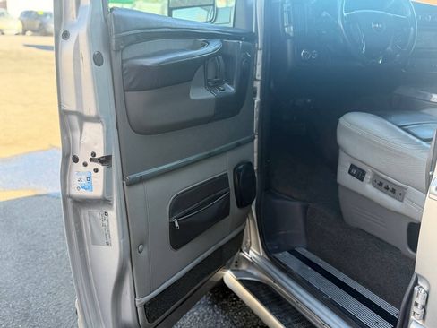 Used 2013 GMC Savana 1500 RWD image 3