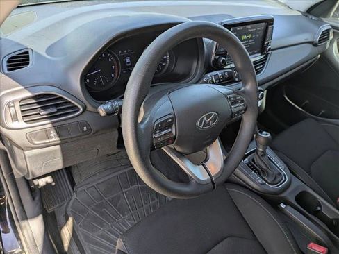 Used 2019 Hyundai Elantra GT FWD image 9