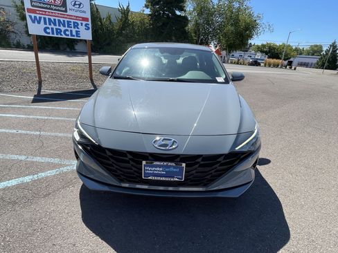 Certified 2022 Hyundai Elantra SEL w/ Convenience Package FWD image 8