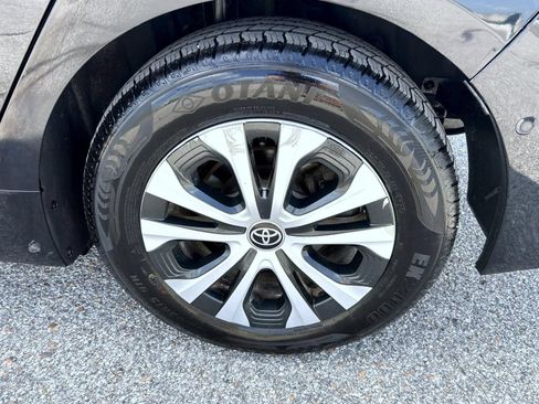 Used 2019 Toyota Prius LE AWD/4WD image 22