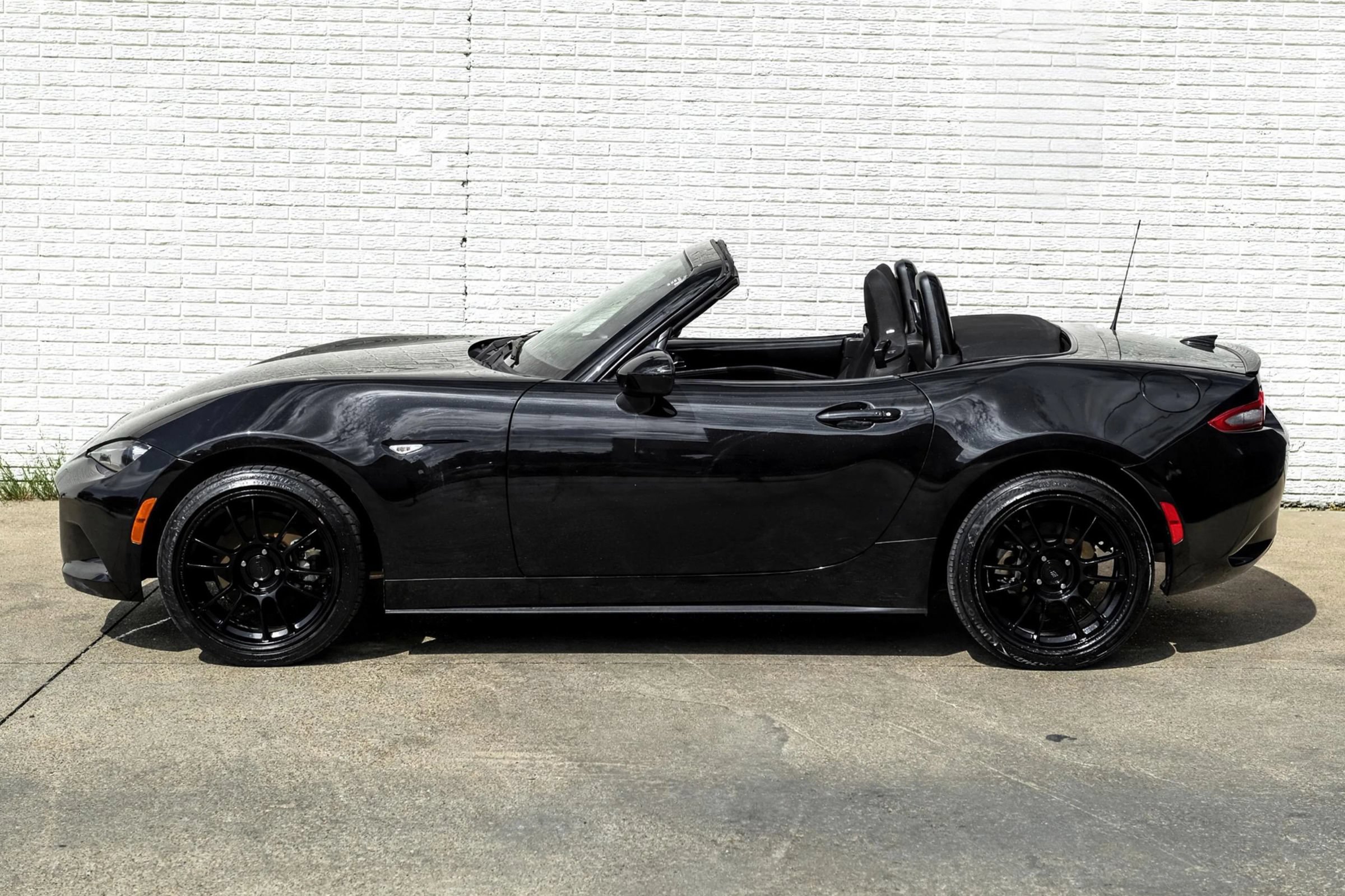 Used 2016 MAZDA MX-5 Miata Club RWD image 11