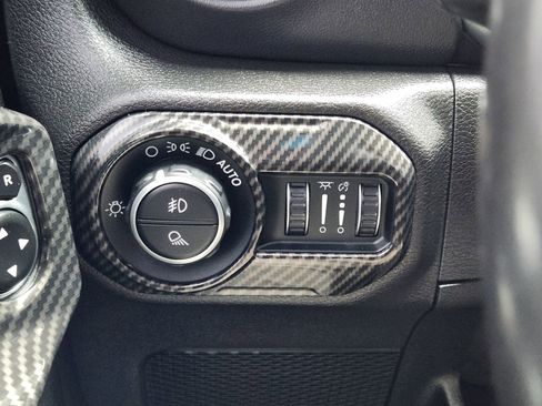 Used 2020 Jeep Gladiator Overland image 26