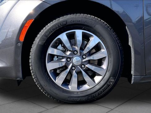 Used 2019 Chrysler Pacifica Limited w/ Advanced Safetytec Group FWD image 10