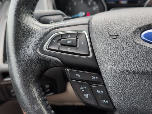 Used 2016 Ford Focus SE w/ SE Sport Package FWD image 13