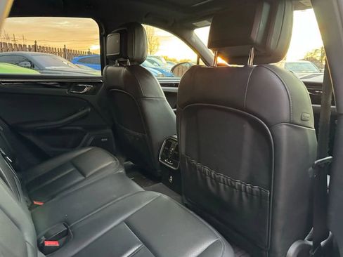 Used 2022 Porsche Macan image 23