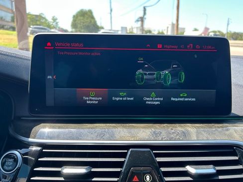 Used 2022 BMW M550i xDrive w/ Executive Package AWD/4WD image 25