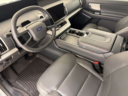 Certified 2025 Ford Expedition Active AWD/4WD image 4