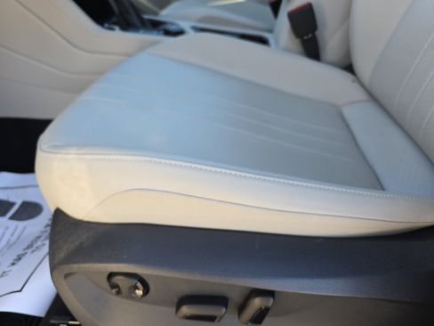 Used 2024 Volkswagen Tiguan SE R-Line image 28