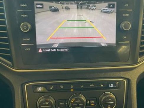 Used 2020 Volkswagen Atlas SE w/ Panoramic Sunroof Package FWD image 18