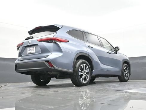 Used 2021 Toyota Highlander XLE FWD image 48