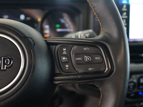 Used 2024 Jeep Wrangler Unlimited AWD/4WD image 31