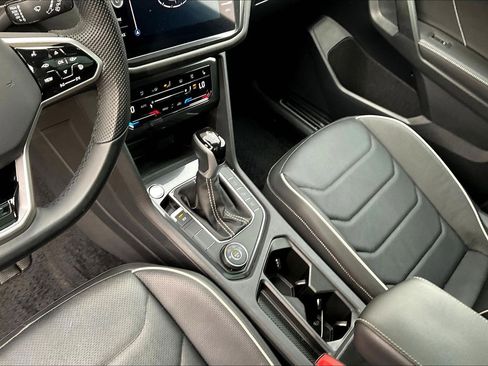Certified 2024 Volkswagen Tiguan SEL R-Line image 17