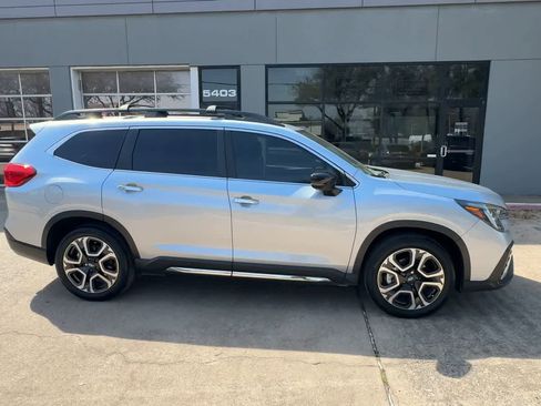 Used 2025 Subaru Ascent Touring w/ Popular Package #2 image 9