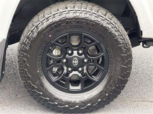 Used 2022 Toyota Tacoma SR5 image 5