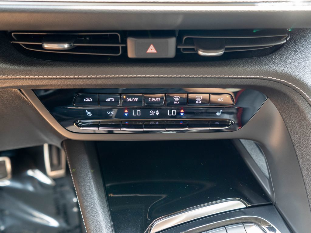 Certified 2023 Buick Envision Essence w/ Technology Package I AWD/4WD image 26