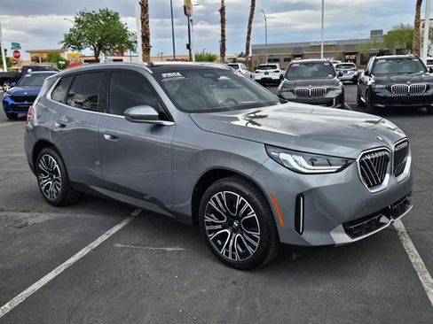 Used 2025 BMW X3 xDrive30i w/ Premium Package AWD/4WD image 3