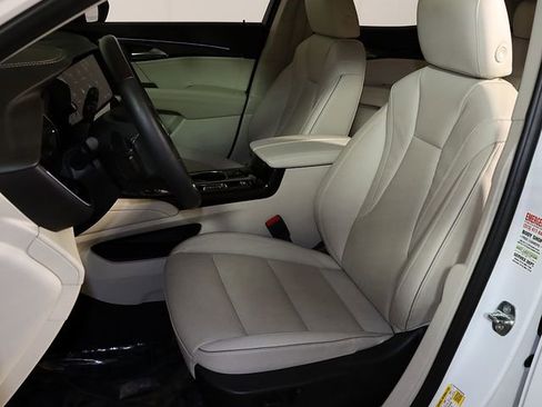 Used 2023 Buick Envision Essence AWD/4WD image 4