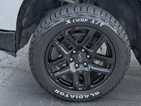 Used 2023 Chevrolet Silverado 1500 Custom Trail Boss w/ LPO, Dark Essentials Package AWD/4WD image 10