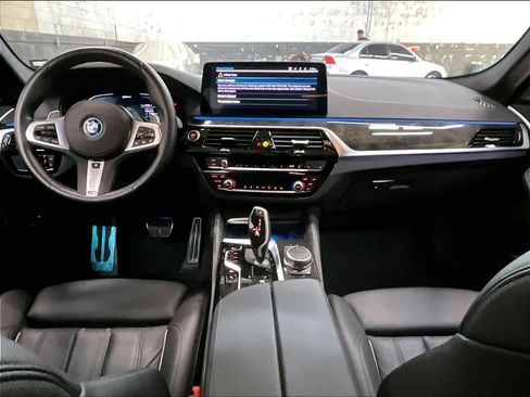 Used 2023 BMW 530e xDrive w/ Executive Package image 17